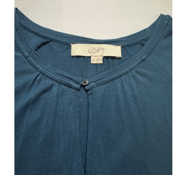 LOFT Tunic Top Women XS Teal Blue Excellent Short Sleeve Keyhole Knit Blouse - Picture 2 of 4